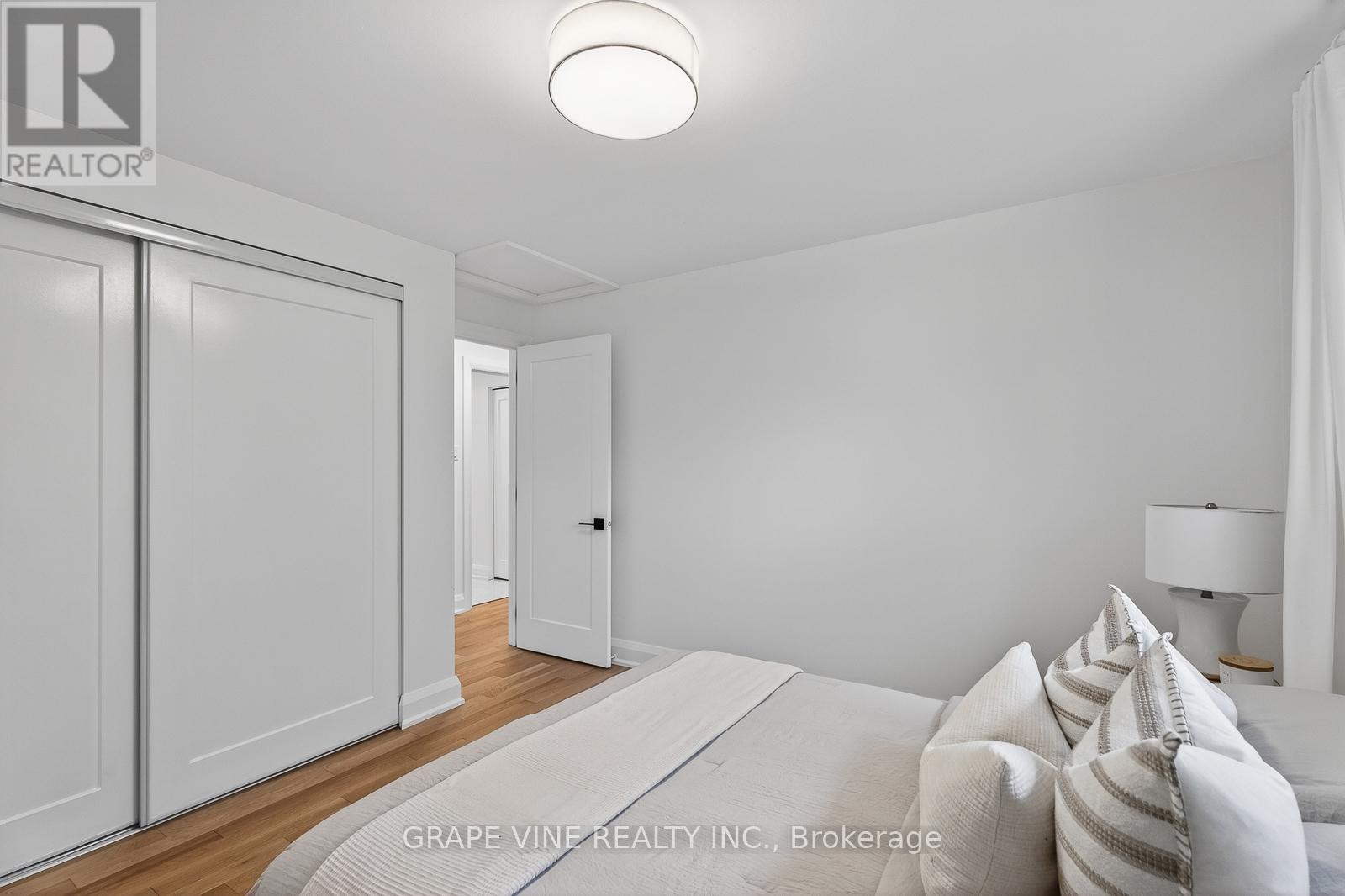 730 HOLT CRESCENT - 25
