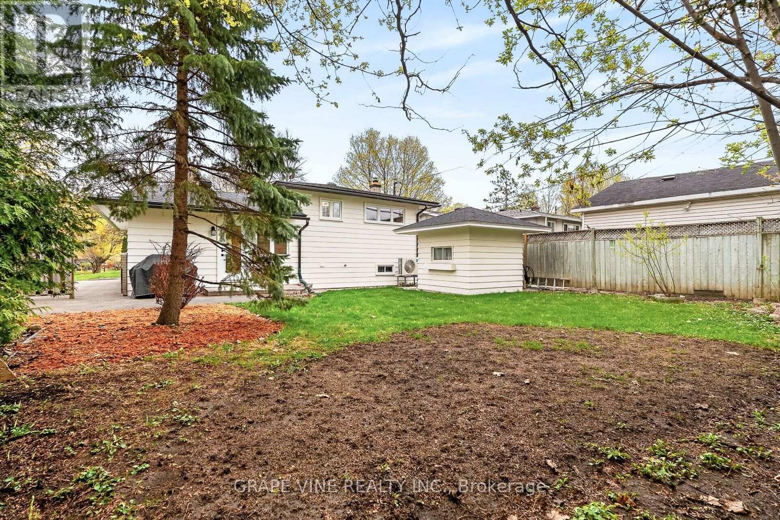 730 HOLT CRESCENT - 32