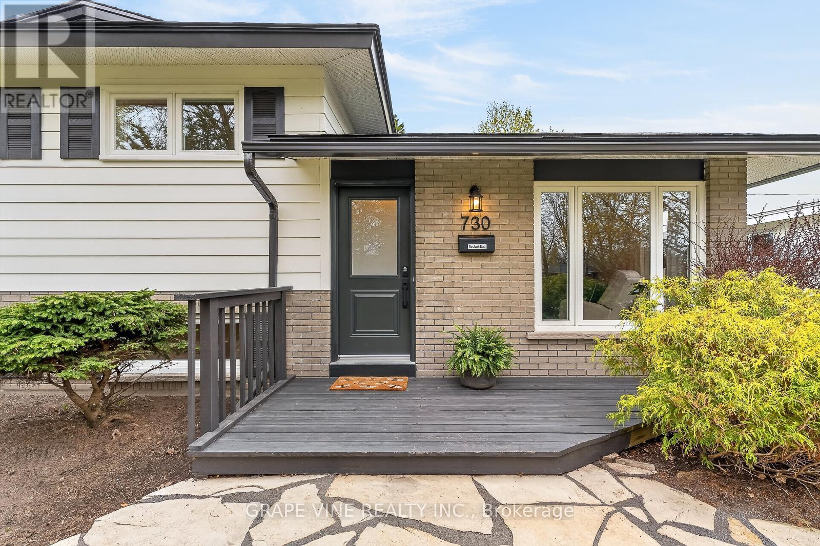 730 HOLT CRESCENT - 4