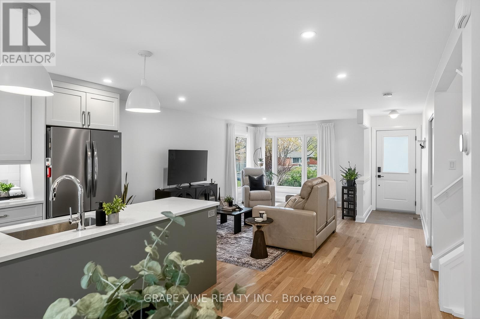 730 HOLT CRESCENT - 6