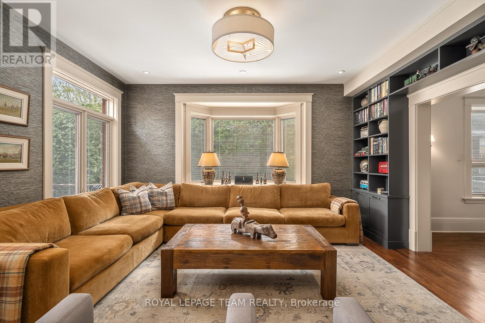 46 IVY CRESCENT - 19