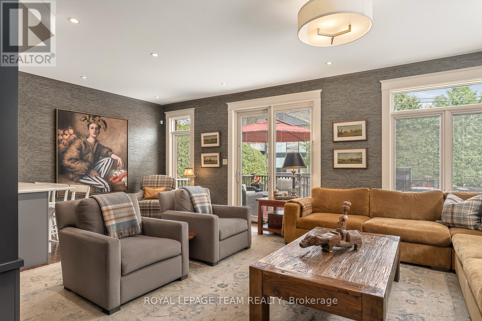 46 IVY CRESCENT - 22