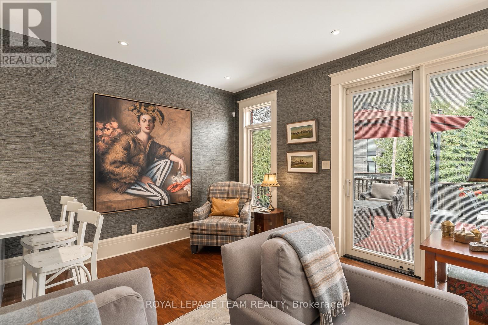 46 IVY CRESCENT - 23
