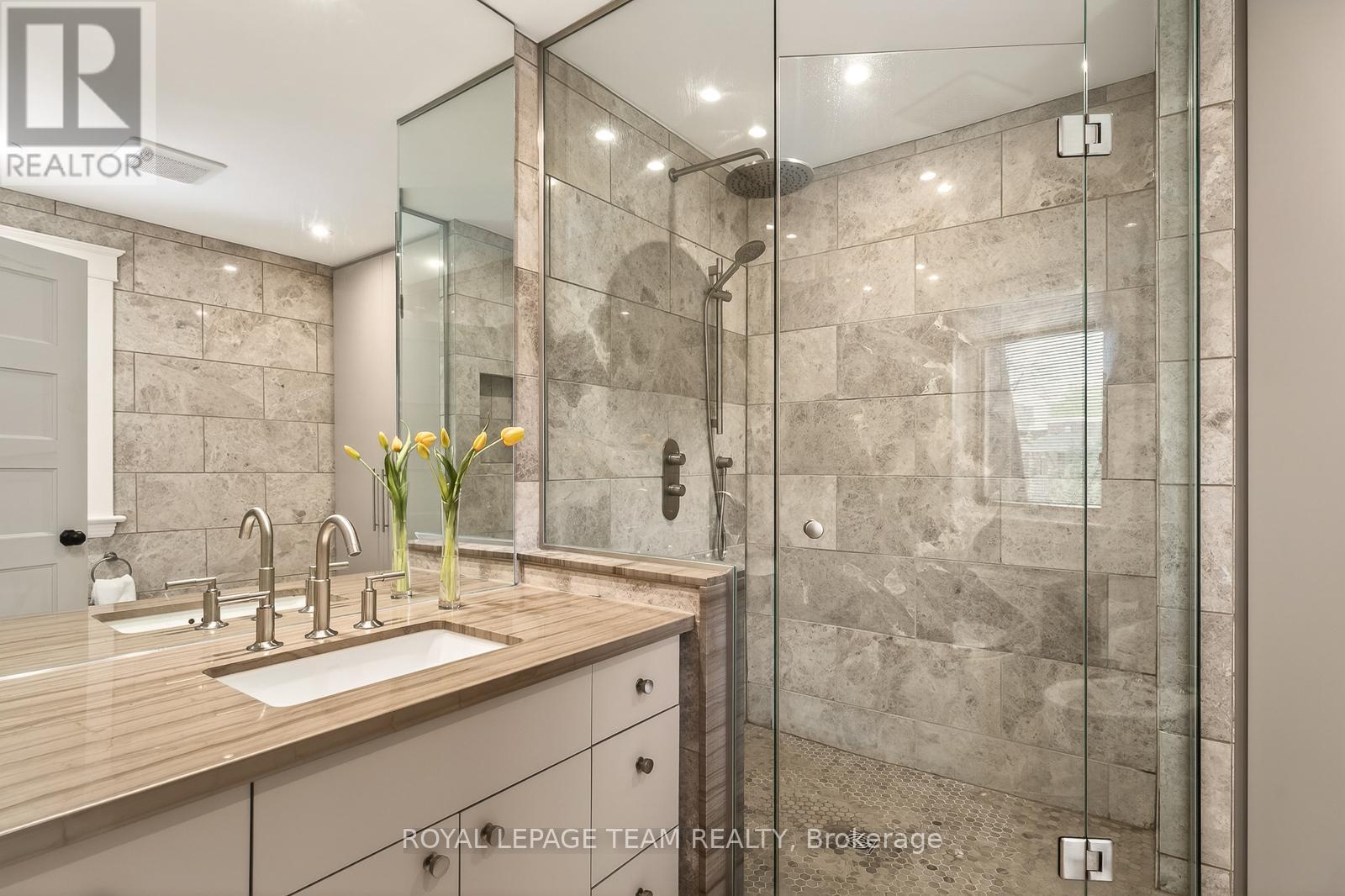 46 IVY CRESCENT - 33