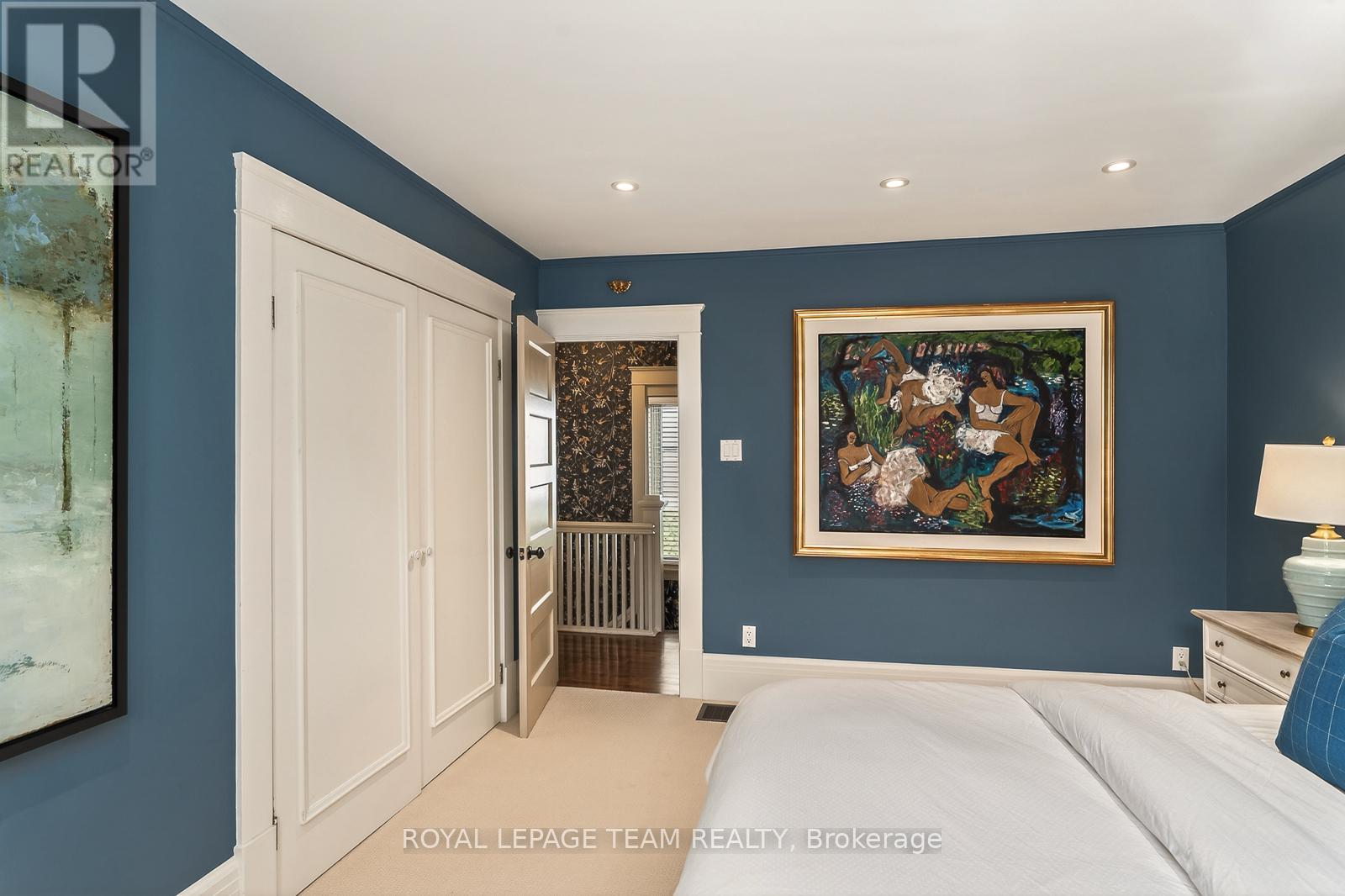 46 IVY CRESCENT - 36