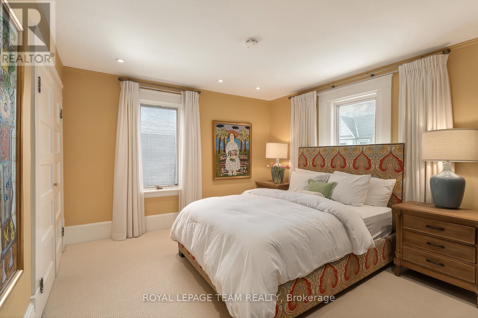 46 IVY CRESCENT - 37