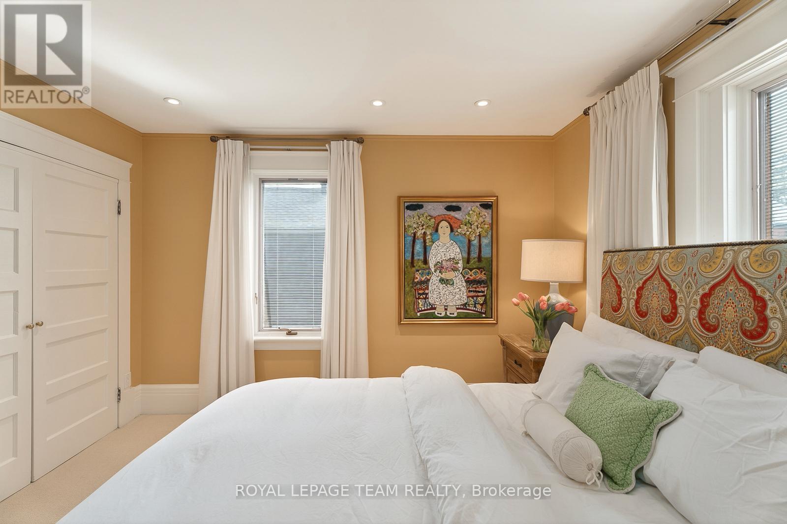 46 IVY CRESCENT - 38
