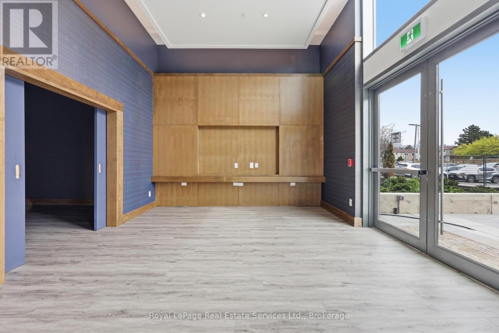 #202 2782 BARTON STREET E - 21