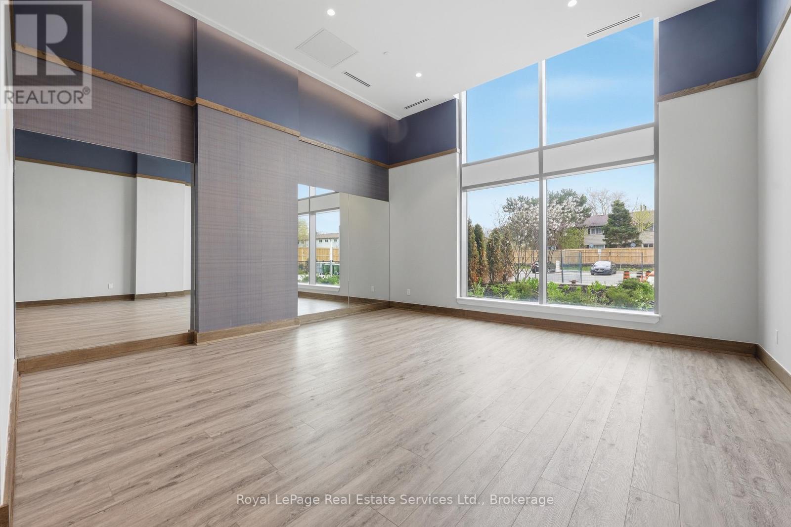 #202 2782 BARTON STREET E - 19