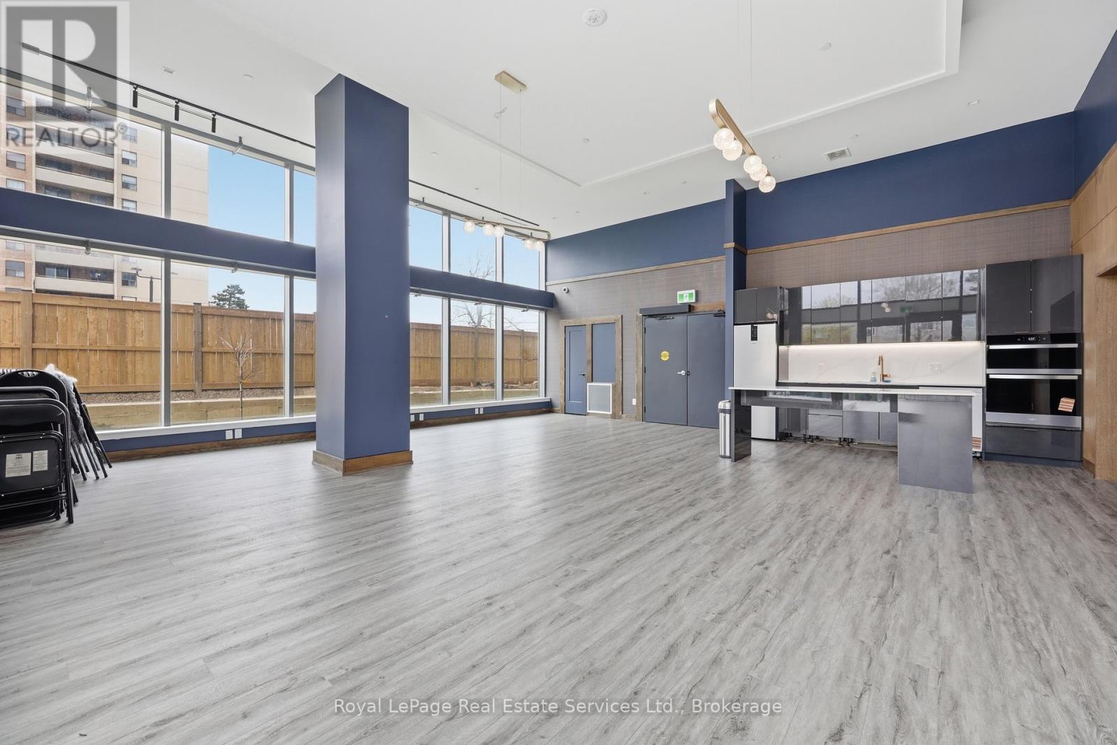#202 2782 BARTON STREET E - 20