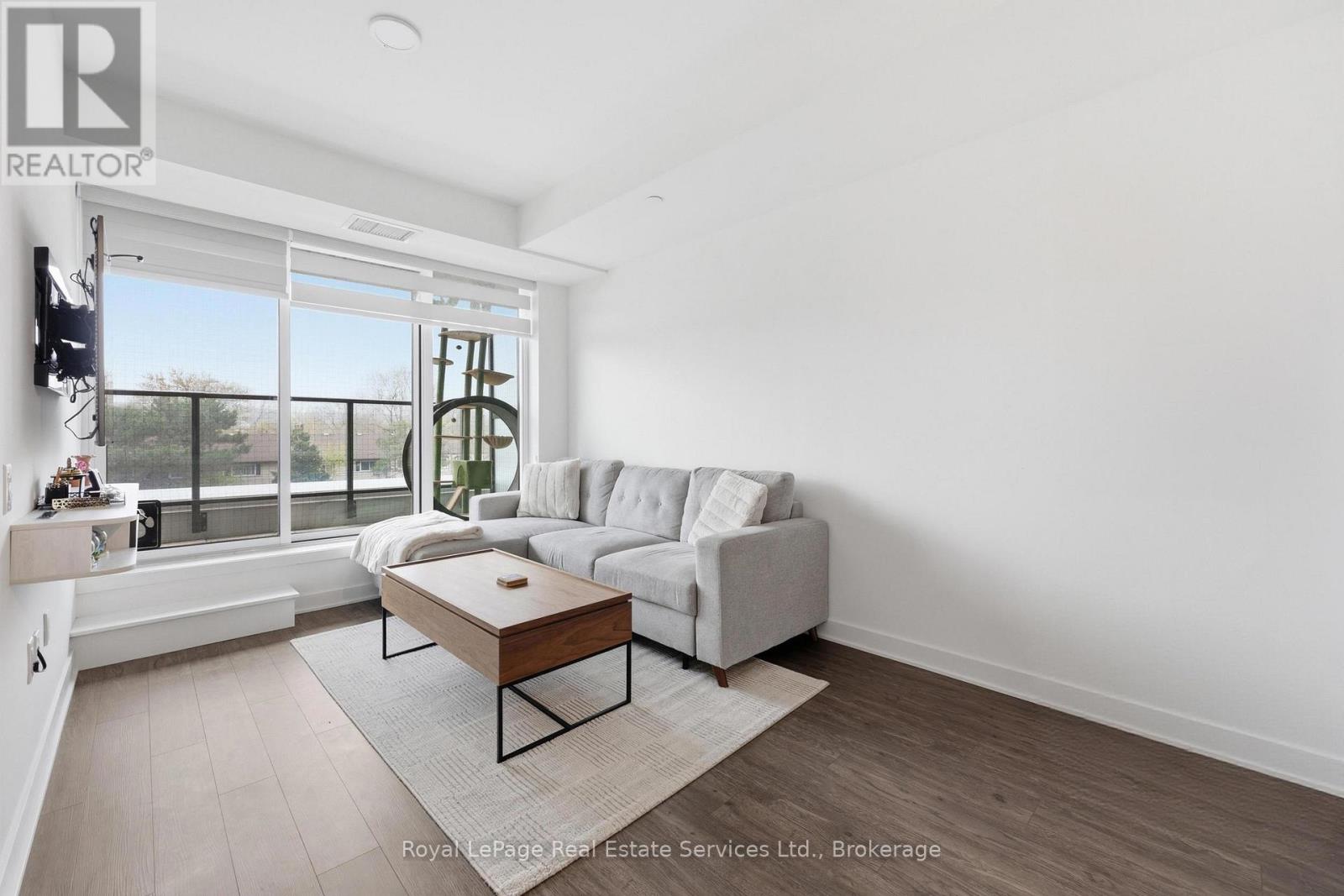#202 2782 BARTON STREET E - 11