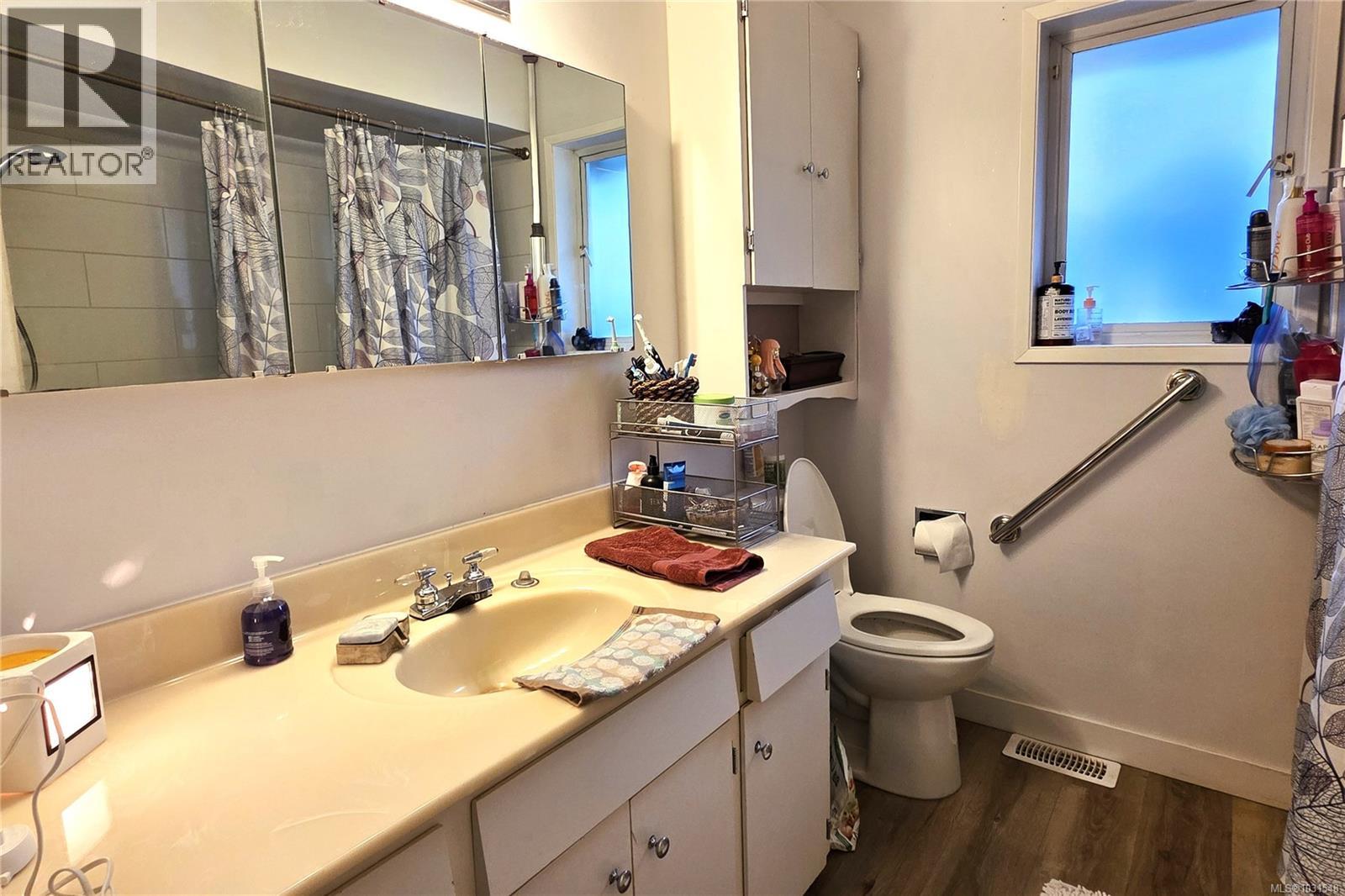 222 Thulin St - 16