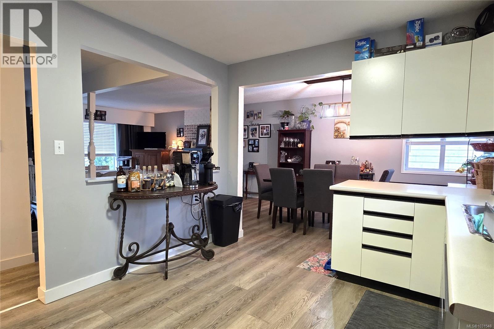 222 Thulin St - 8
