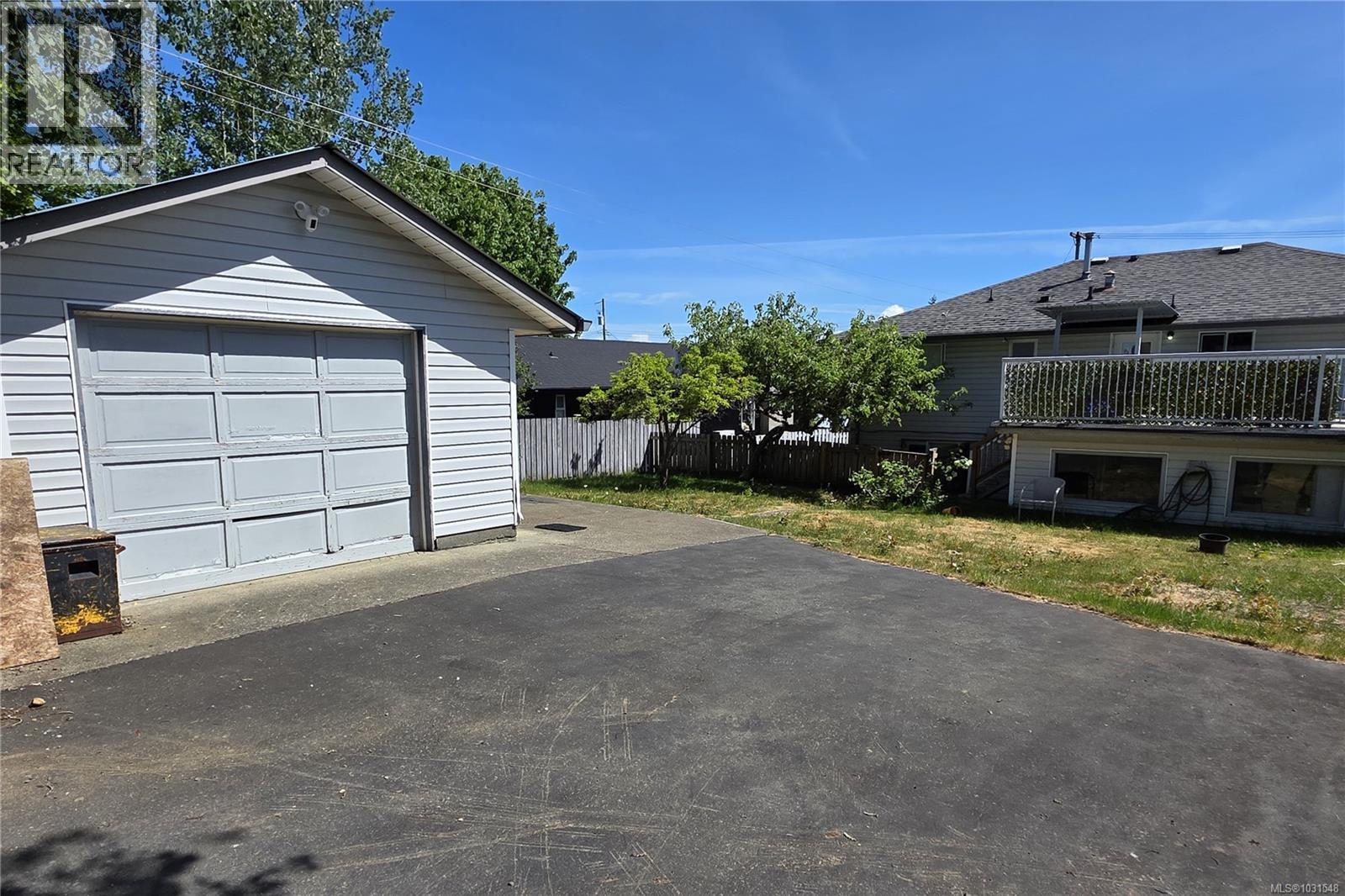 222 Thulin St - 25