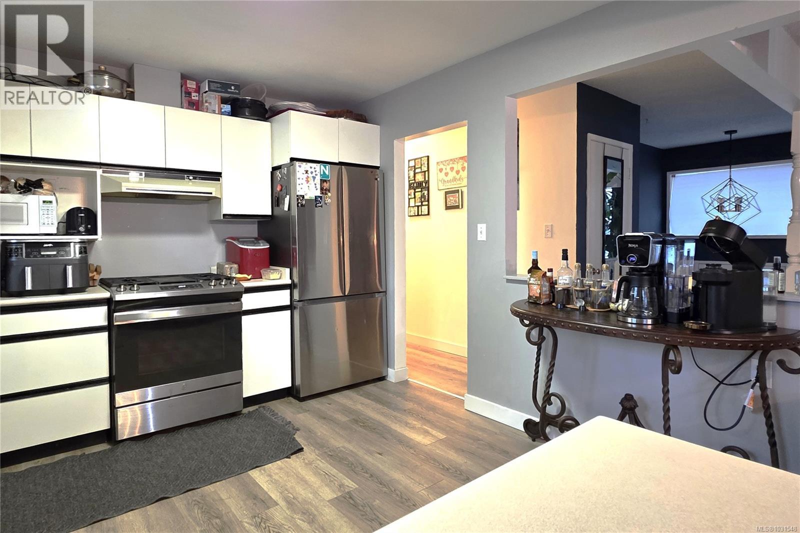 222 Thulin St - 10