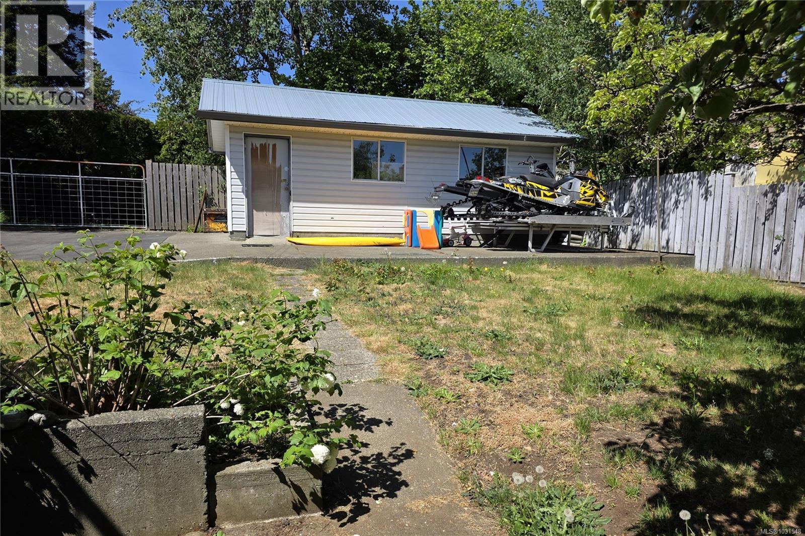 222 Thulin St - 24