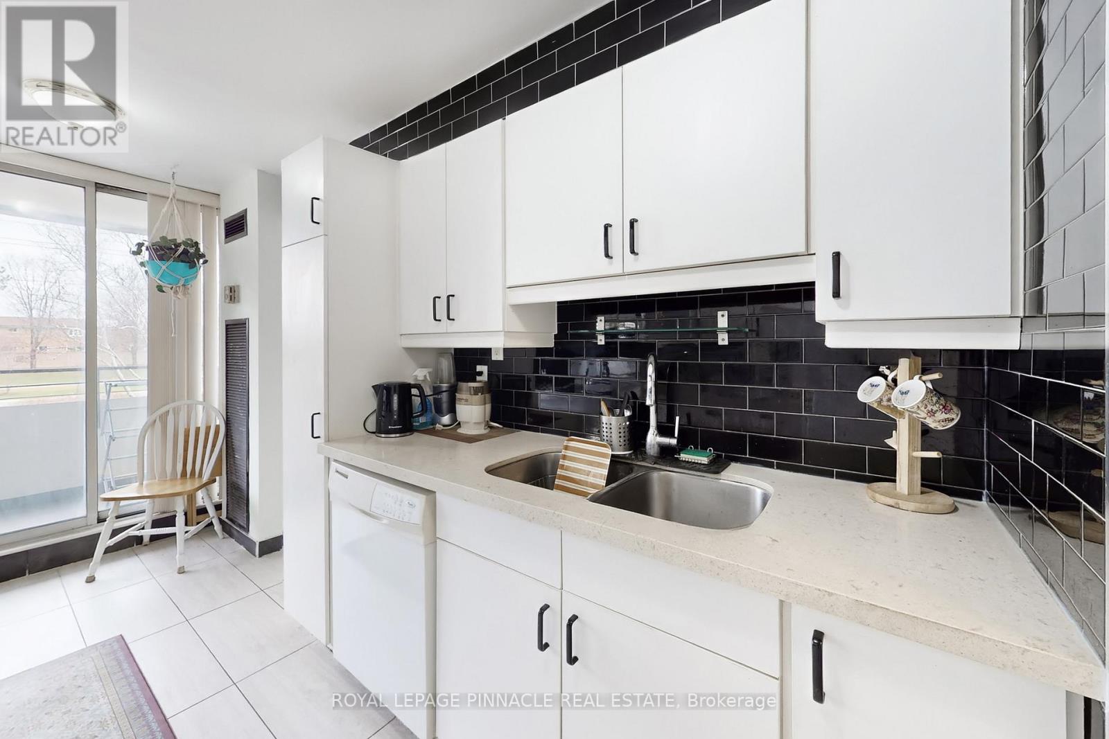 #202 1300 MISSISSAUGA VALLEY BOULEVARD - 21