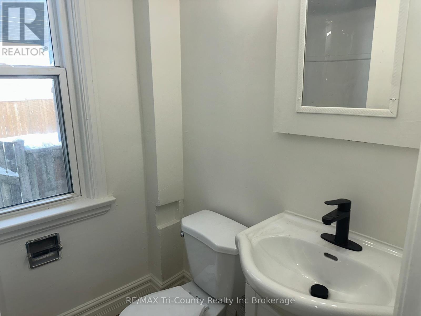 358 GLEBE STREET E - 12