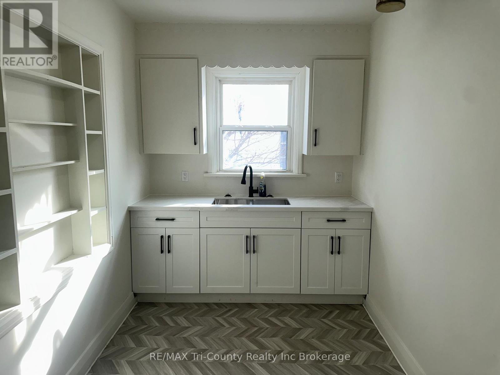 358 GLEBE STREET E - 20