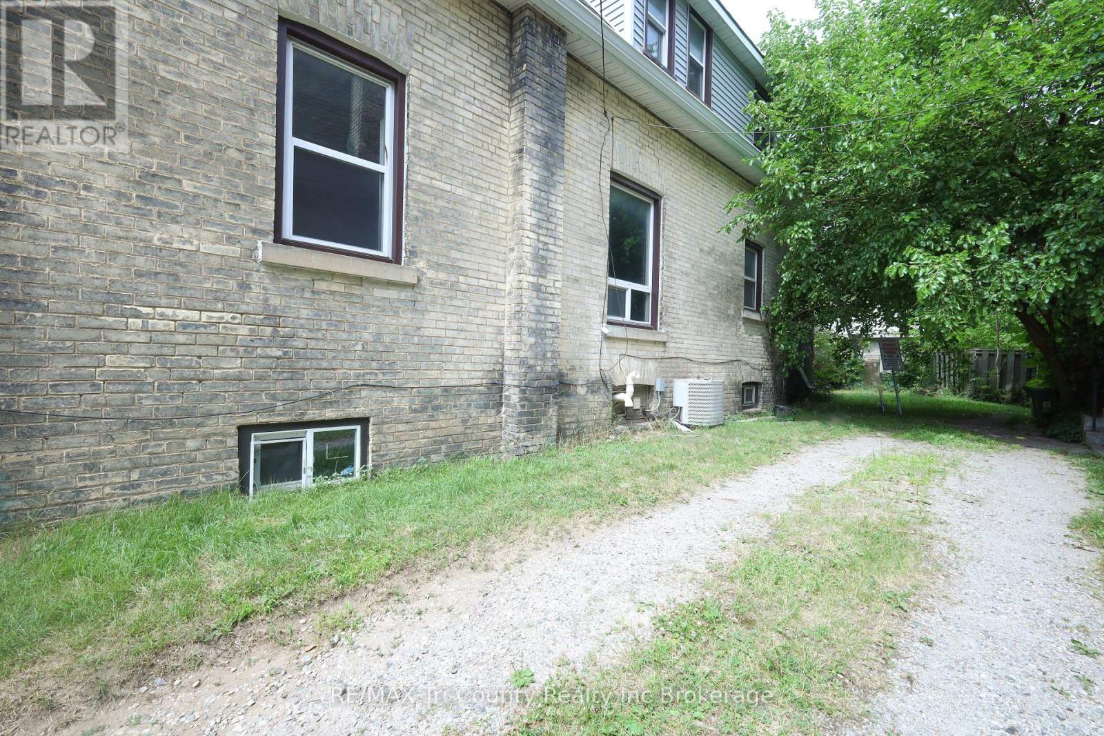 358 GLEBE STREET E - Image 3