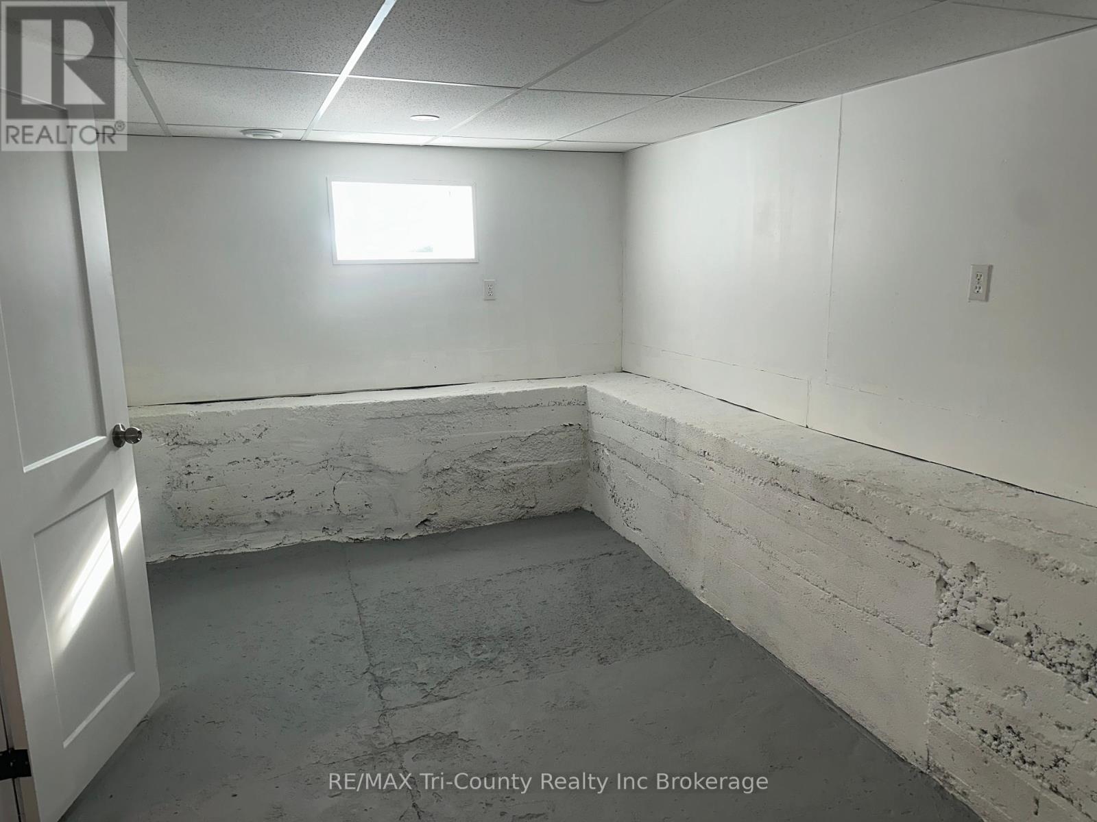 358 GLEBE STREET E - 33