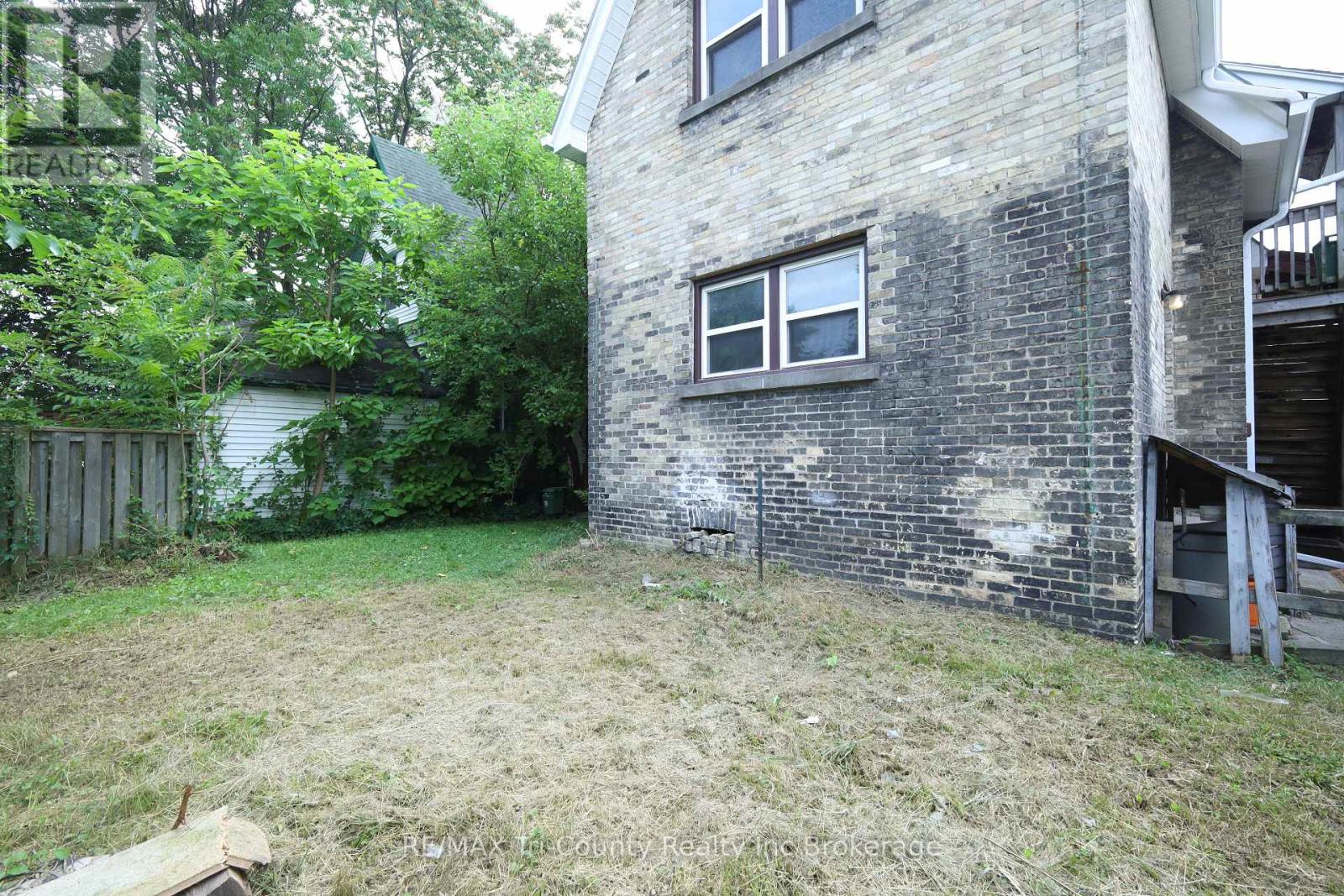 358 GLEBE STREET E - 4
