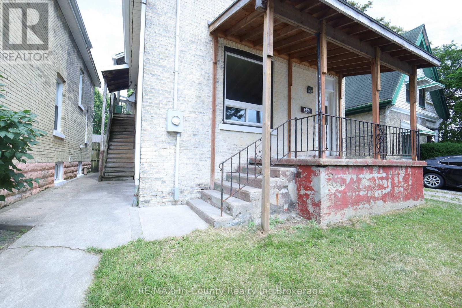 358 GLEBE STREET E - 6
