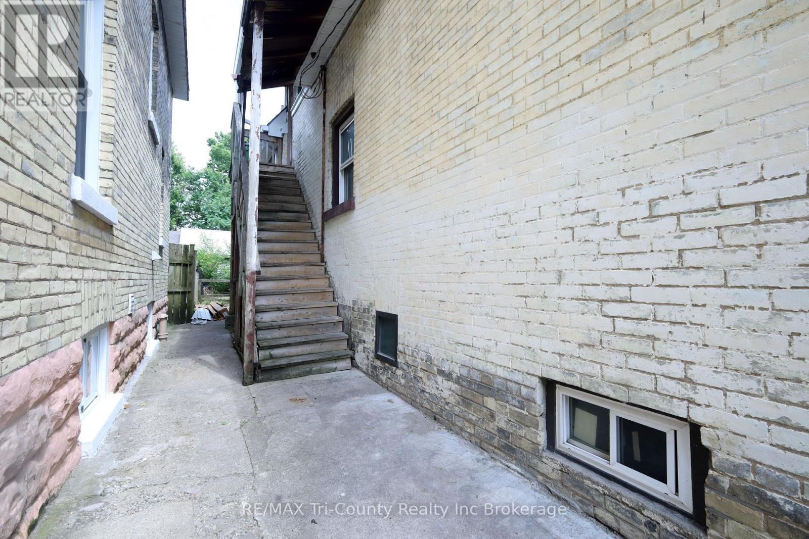 358 GLEBE STREET E - 7