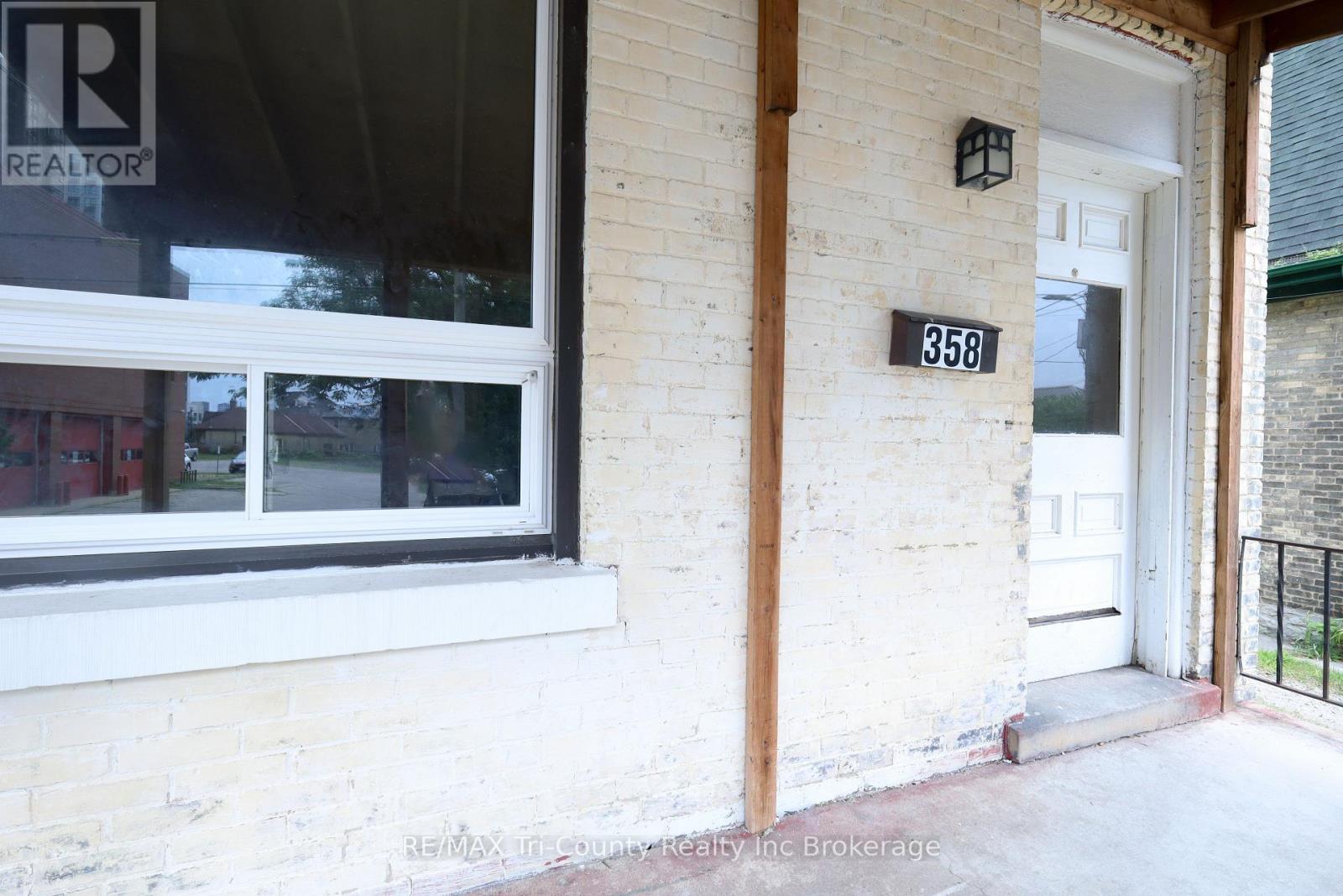 358 GLEBE STREET E - 8
