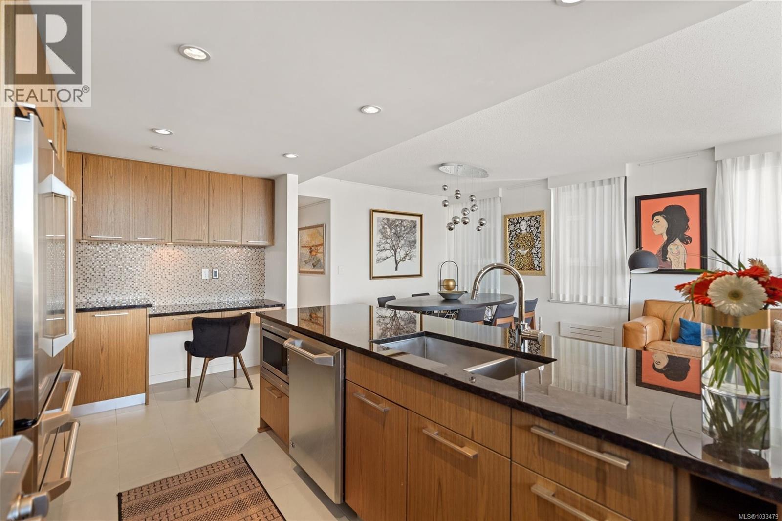 #701 608 Broughton St - 13