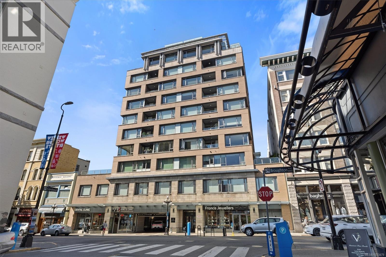 #701 608 Broughton St - 39