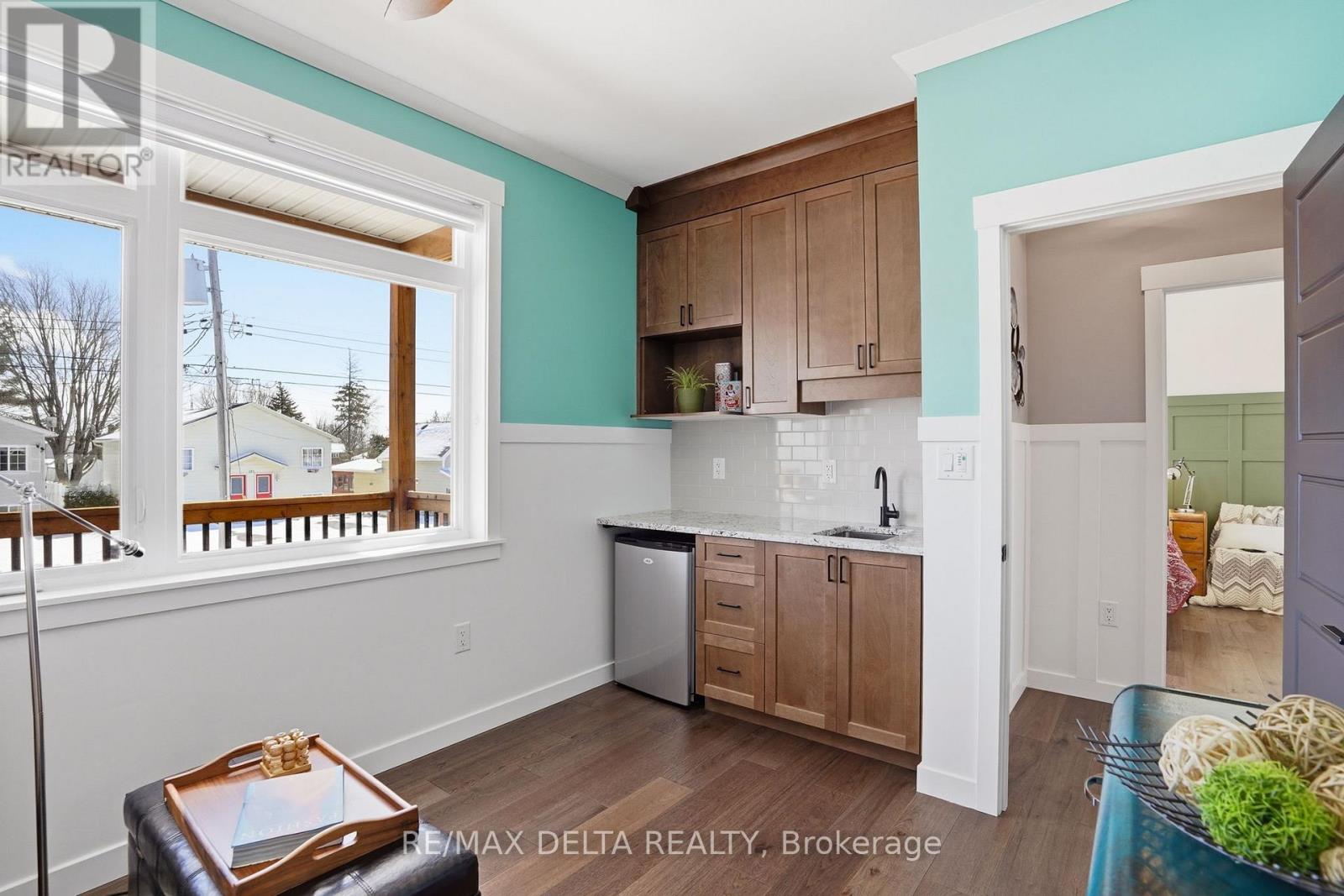 Sink & bar fridge in nanny suite.