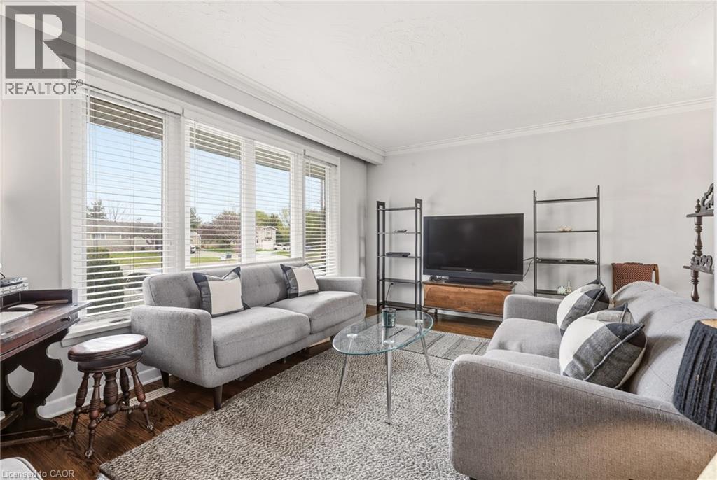 452 THIRD Line, Oakville, Ontario, L6L4A5 — Photo 2