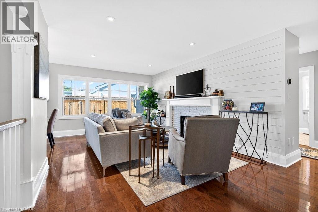 2079 GARY Crescent - 7