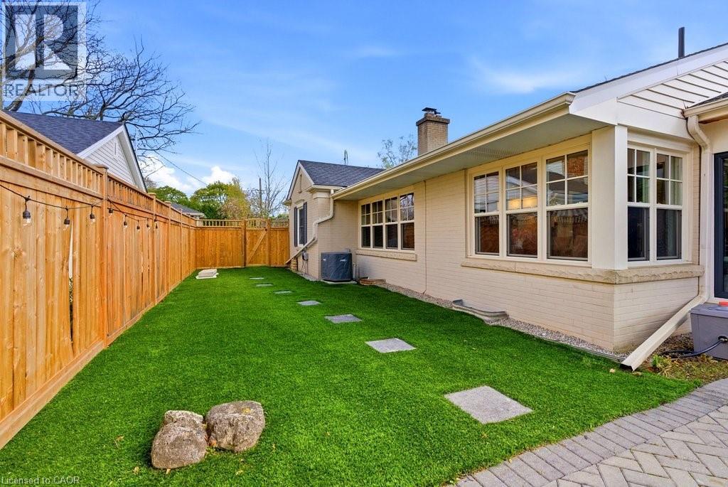 2079 GARY Crescent - 41