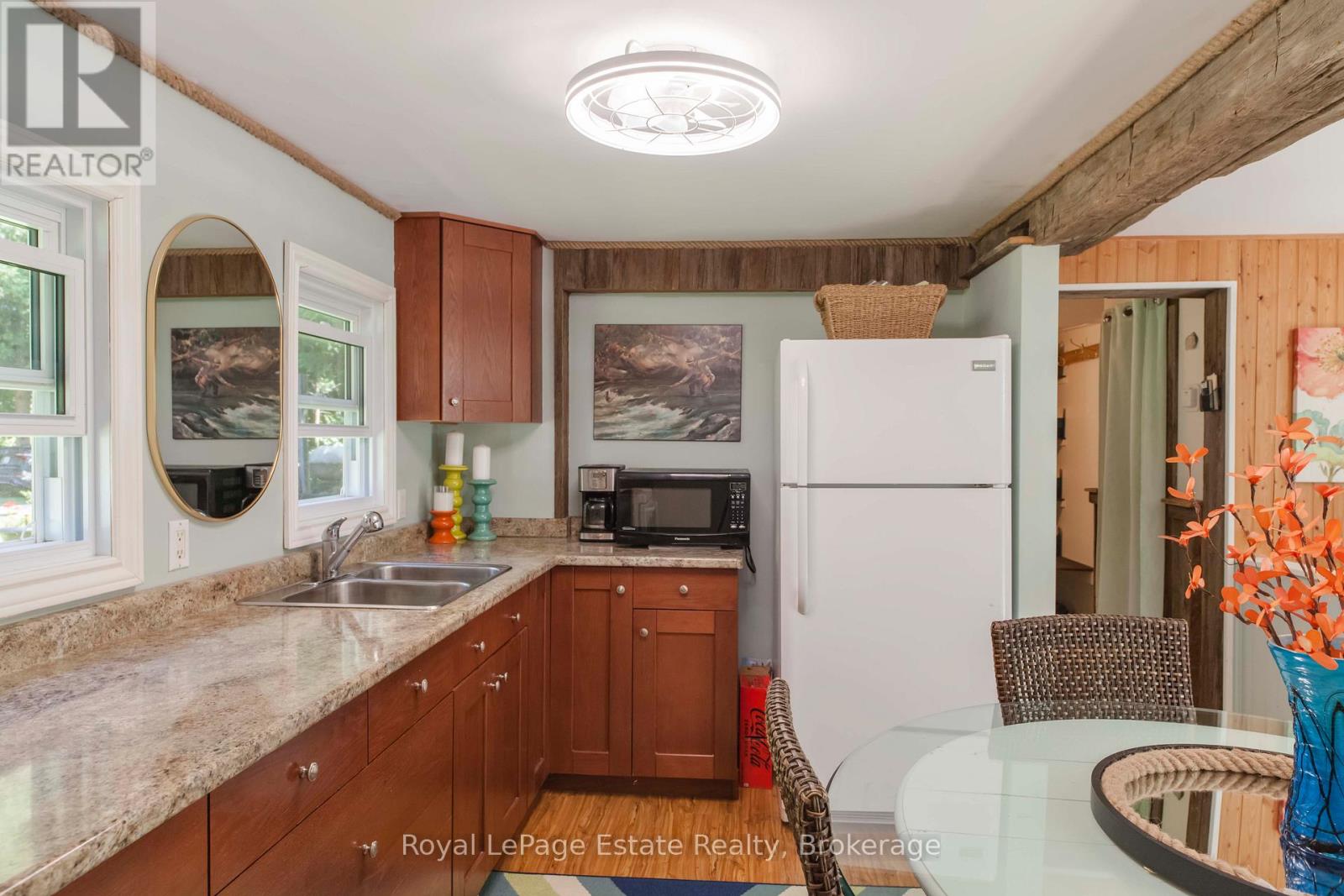 50 ROGER'S CRESCENT - 20