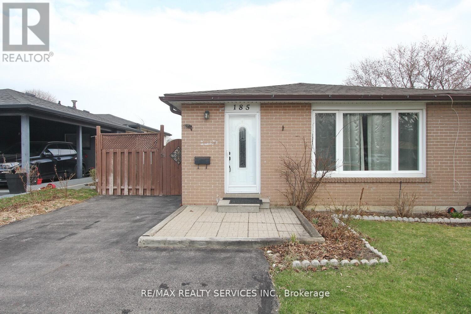 185 EARNSCLIFFE CIRCLE - 2