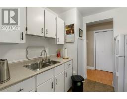 61 Brookfield Road thumbnail 4