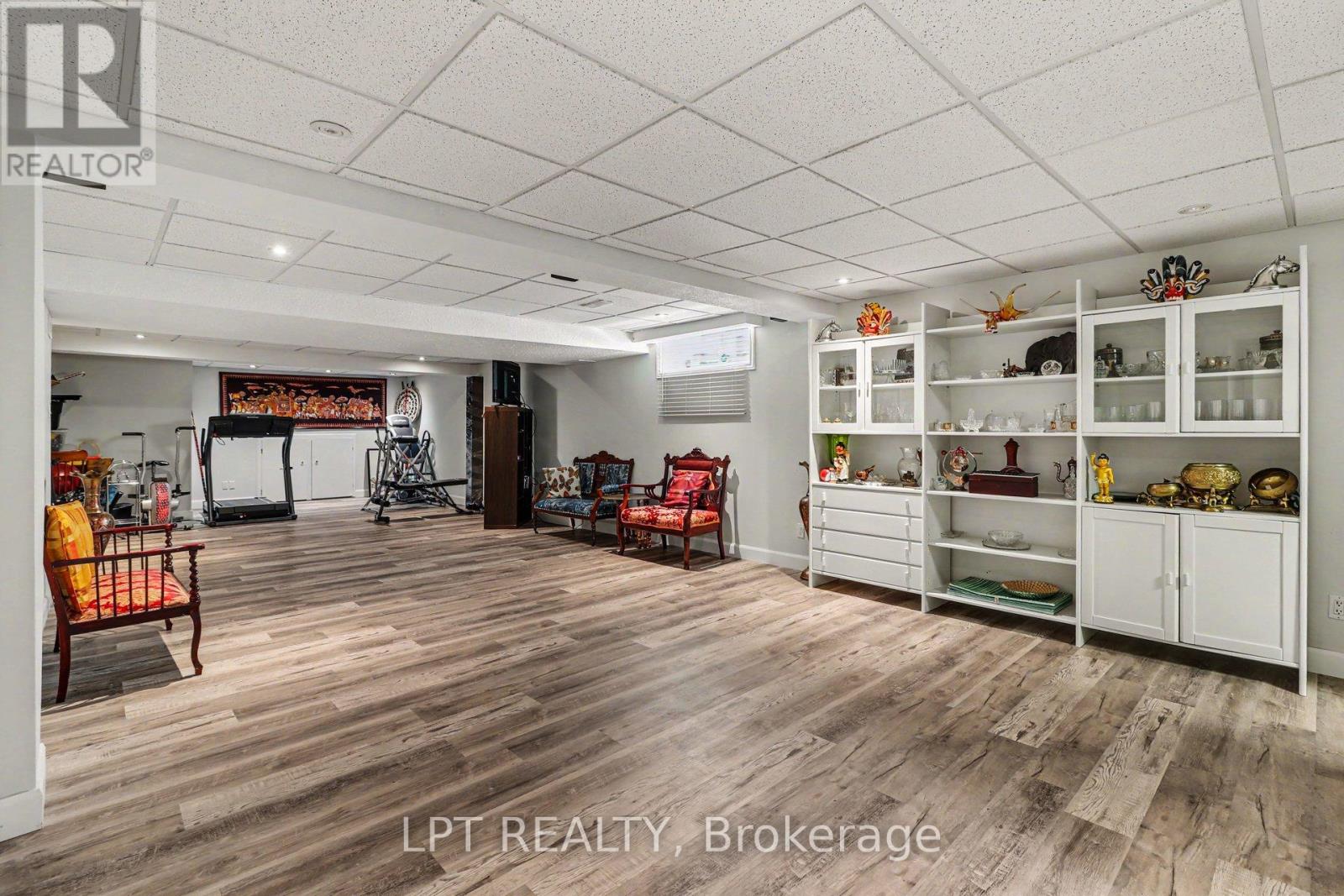 1942 CAPRIHANI WAY - 23