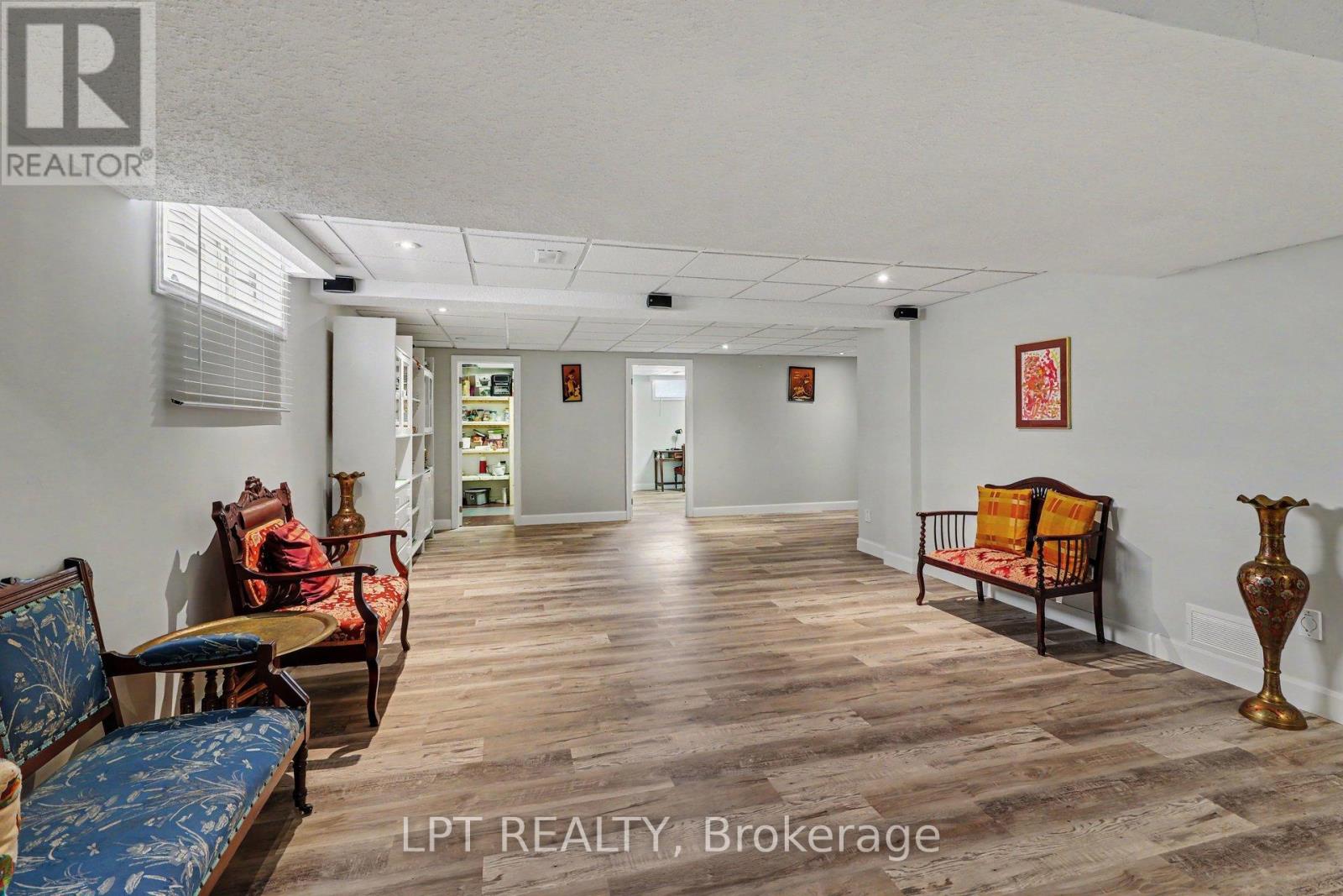 1942 CAPRIHANI WAY - 24