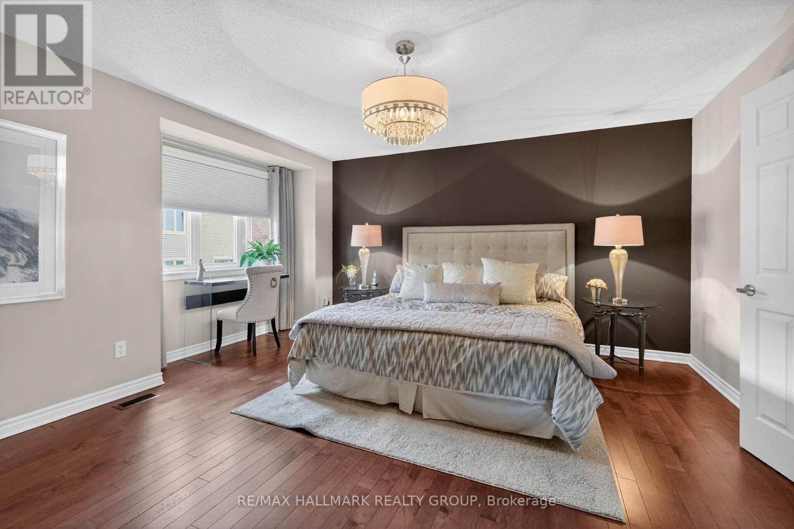 516 SUNLIT CIRCLE - 25