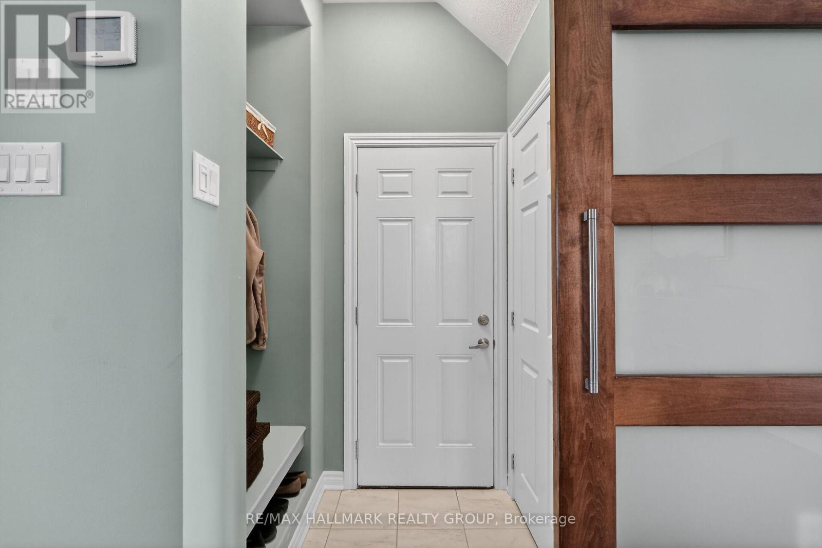 516 SUNLIT CIRCLE - 40