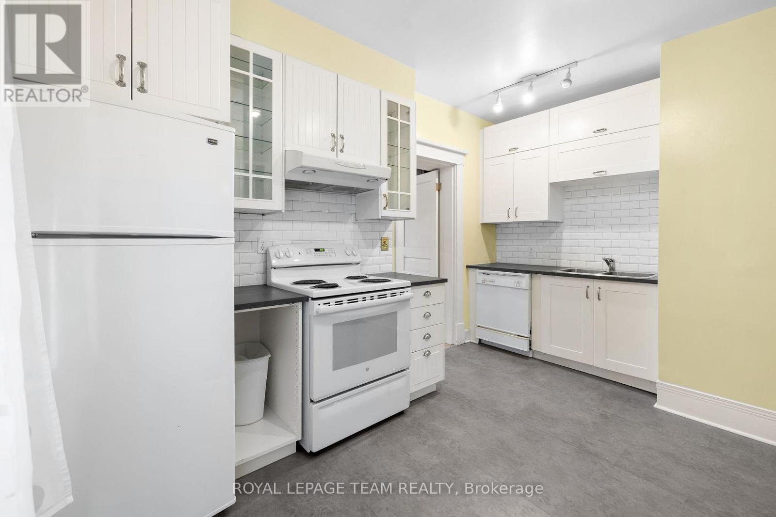 183 GOULBURN AVENUE - 22