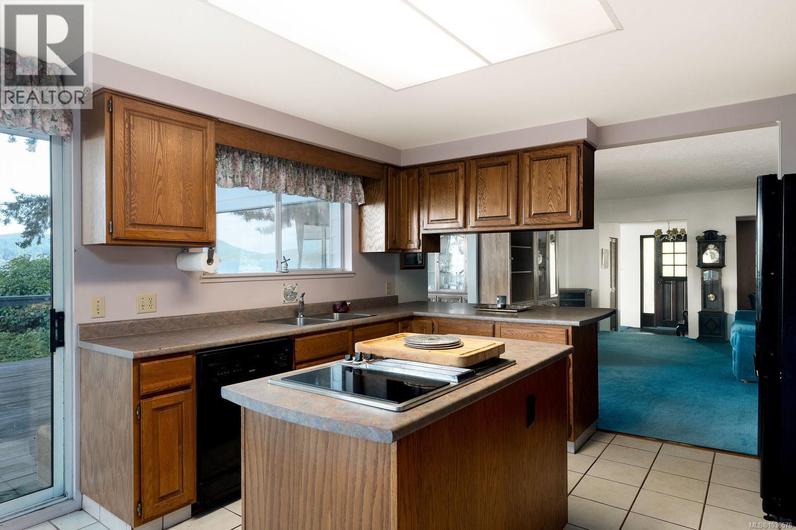 6007 Sooke Rd - 17