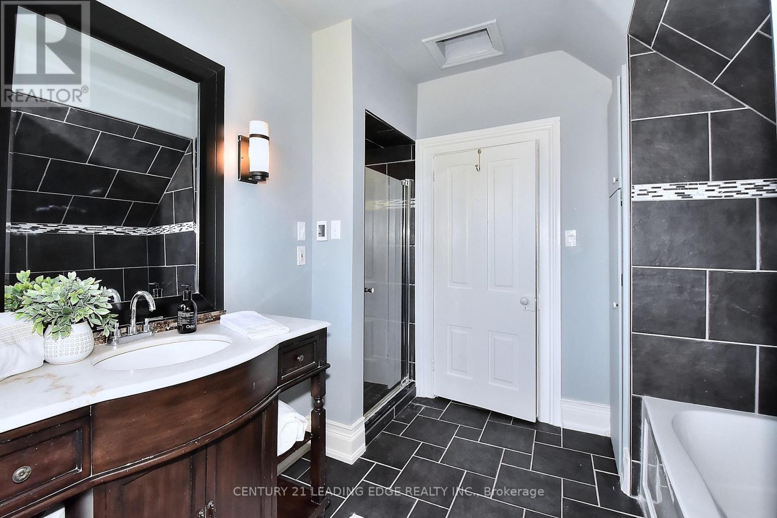 55 BROCK STREET E - 32