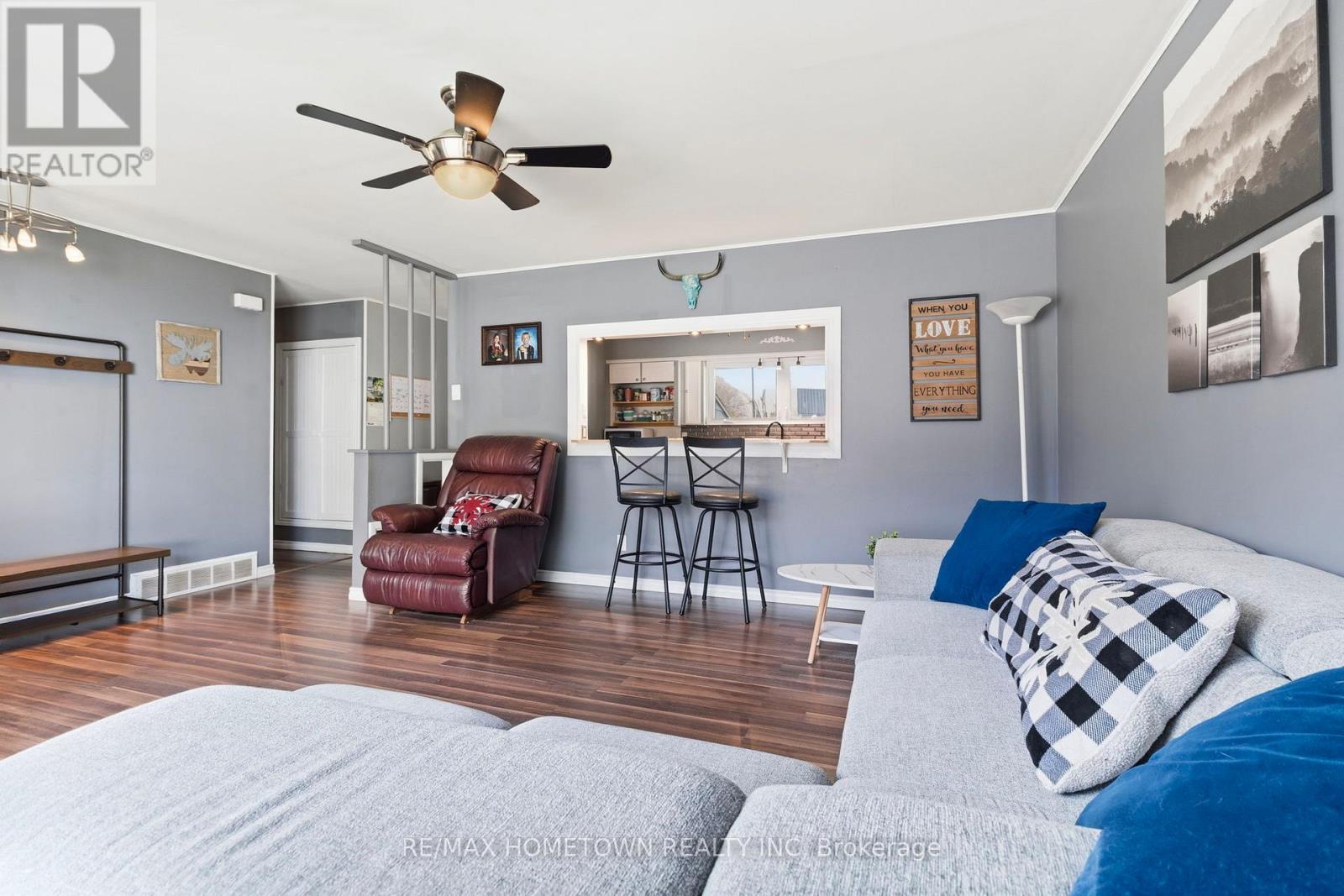 2038 DUNDAS STREET - 11