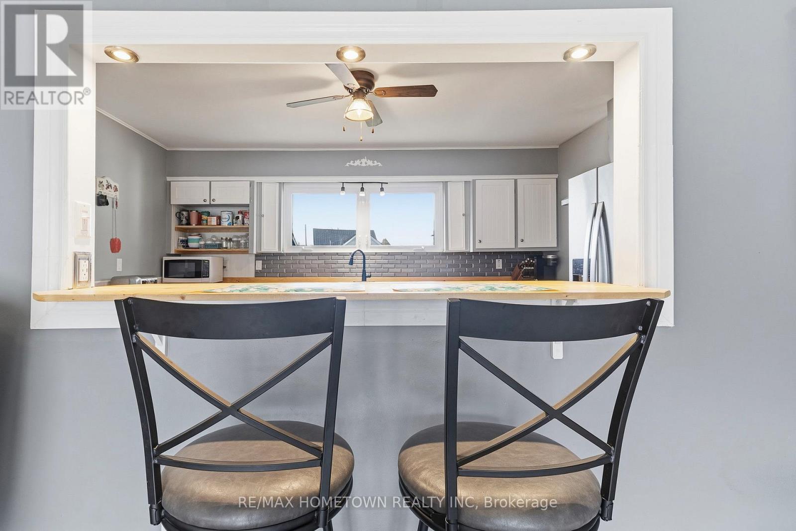 2038 DUNDAS STREET - 12