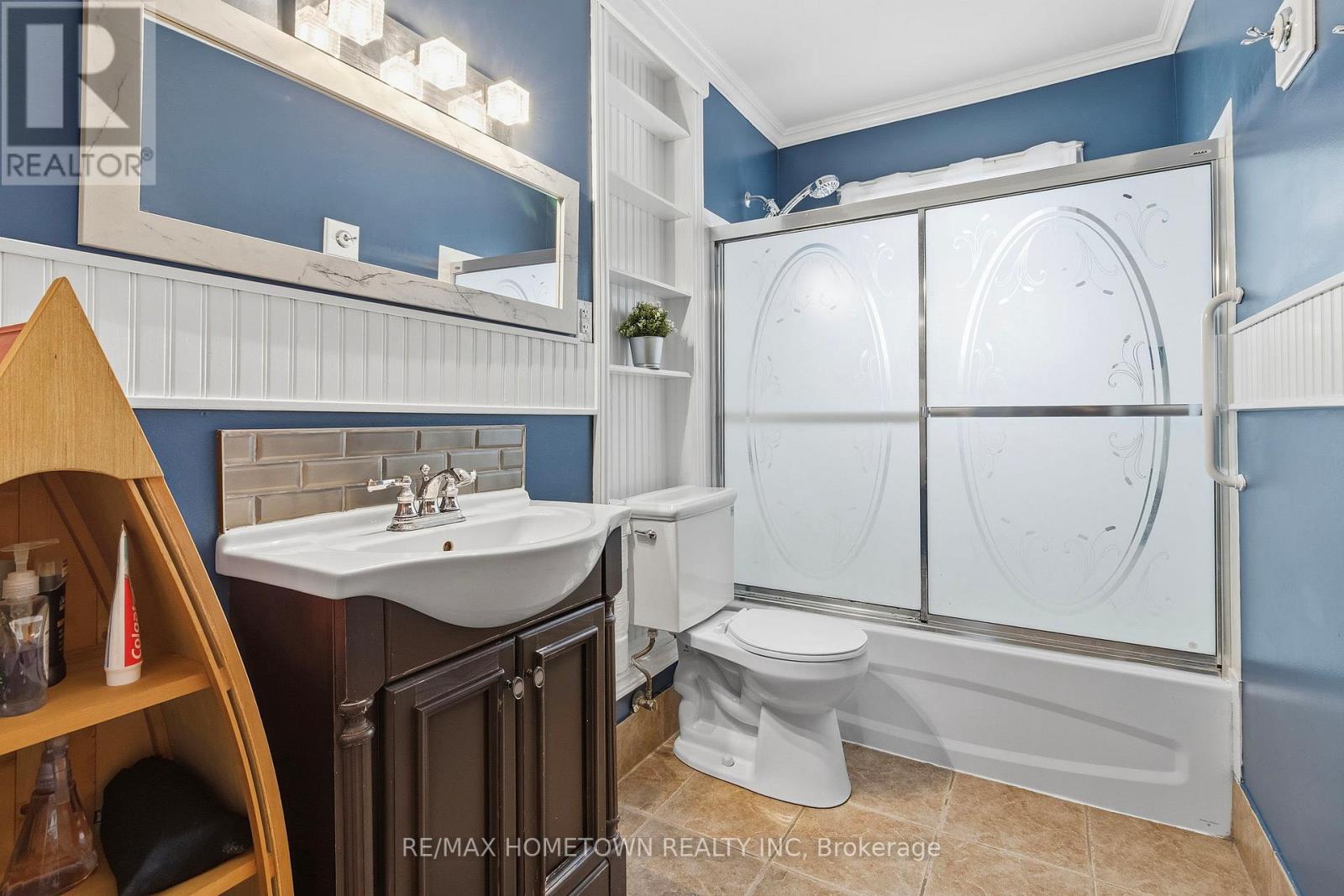 2038 DUNDAS STREET - 20