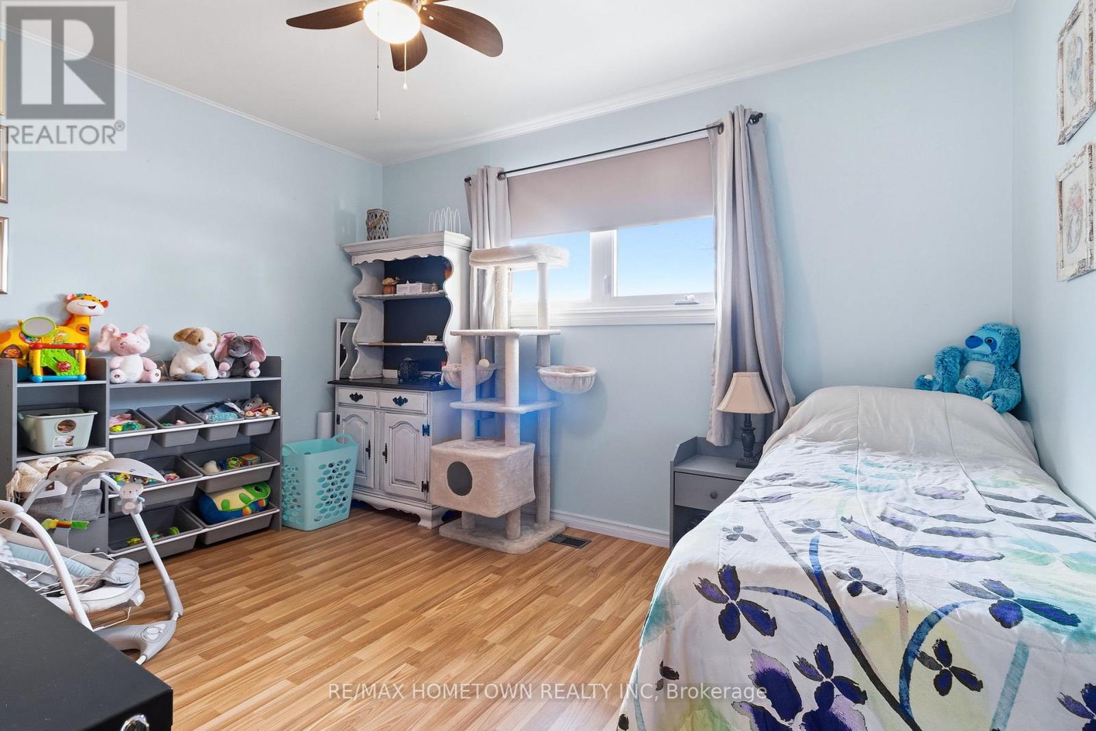 2038 DUNDAS STREET - 23