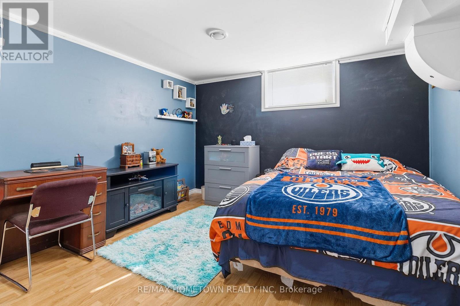 2038 DUNDAS STREET - 24